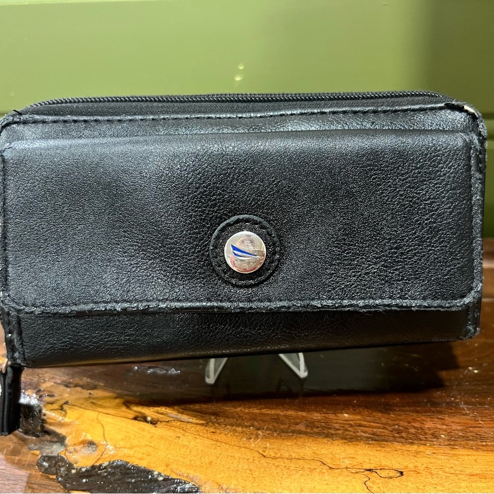 Nautica Women's Wallet Black Faux Leather Zipper Card Slots
